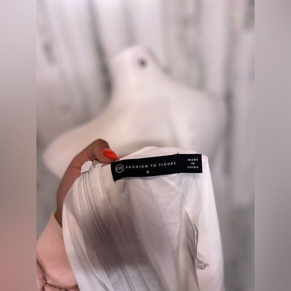 White blouse - Picture 4 of 5